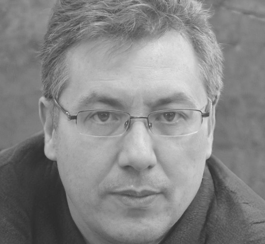 Portrait de Marc Dubois, étudiant satisfait